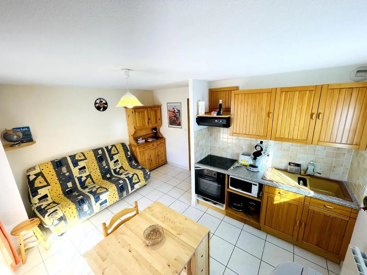 Appartement Lumineux Proche Plage Et Parking Savines 0*,  France